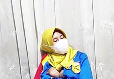 hijab girl masturbates before work at indomaret!