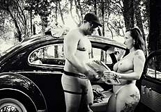 Intense retro sex in Fusca car