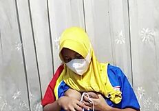 hijab girl masturbates before work at indomaret!