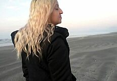 gostosa walks in panties fucks on the beach for money