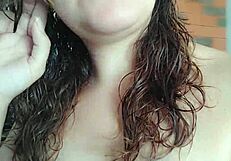 milf getting naked to clean the house, showing off her curves