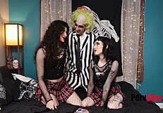 Stepsisters unleash pussy juice in Beetlejuice Halloween threesome!