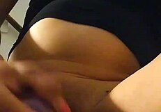 Watch her cumming with squirting pussy?