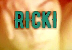 Mi profesor llega con la verga dura y me abre las piernas para meterla toda.