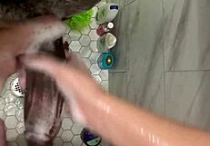 Vruća znatiželjna 18+ curica liže čudovišni kurac pastorkinog brata i svršava ga dva puta