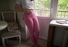 naughty stepsis cameltoe bulges huge in tight yoga leggings at gym