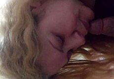 ela adora chupar essa rola grande ate tirar todo o leite