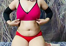 Horny Indian Amateur Bares Big Tits in Homemade Nude Show!