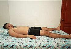 mi hermanastra cachonda quiere leche en su coño ahora