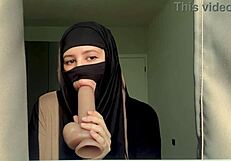 SLUTTY MUSLIM TEACHER DEEPTHROATS DILDO CREAMPIE CLOSE UP!