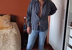 Hidden Cam Captures Stepmom Fingering Herself Excitedly