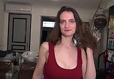 Rien ne résiste à Cassy the beautiful French milf in casting interview flaunting big tits