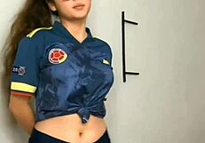 this chica dances sensually live on webcam