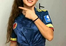 this chica dances sensually live on webcam