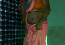 shemale dances seductively in saree shaking curves for hot mujra show