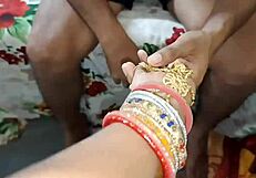 BAHUU SASUR JI KO PAANI DENE GAYI THI... BUR DENI PADI! SAAF HINDI AWAZ ME