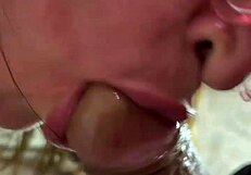 mira esta madura sexy en lencería cogiendo duro... me vine adentro!