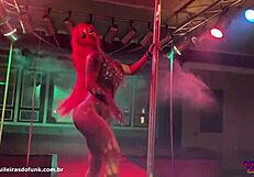 debora fantine... show de stripper na boate, clothes ripped sexy brazilian!