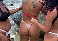 olá somos as peludinhas bissexuais fodendo na praia com grupo