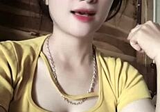 Sexy Vietnamese Girl Dances to Hot Music!