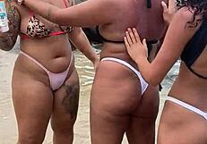 olá somos as peludinhas bissexuais fodendo na praia com grupo