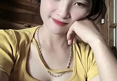 Sexy Vietnamese Girl Dances to Hot Music!