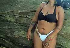 olá somos as peludinhas bissexuais fodendo na praia com grupo