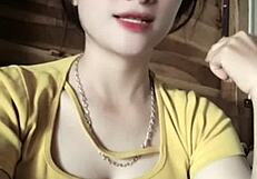 Sexy Vietnamese Girl Dances to Hot Music!