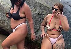 olá somos as peludinhas bissexuais fodendo na praia com grupo