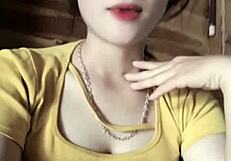 Sexy Vietnamese Girl Dances to Hot Music!