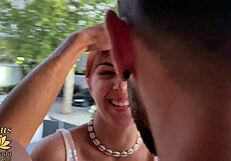 ¡Dos Chicas CHUPAN Mi Polla En El Balcón Público!