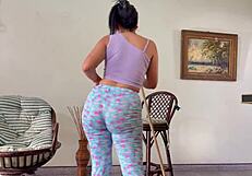 Mi madrastra ama de casa horny cleaning floor wants my cock