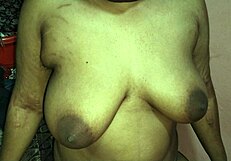 check out this indian telugu aunty changing her saree showing huge tits