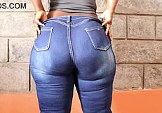 Milf parades her enormous jiggling big bumbum ass cheeks