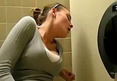 watch mature mommy squirt orgasm on toilet after quick pussy massage 💦😩