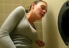 watch mature mommy squirt orgasm on toilet after quick pussy massage 💦😩