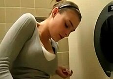 watch mature mommy squirt orgasm on toilet after quick pussy massage 💦😩