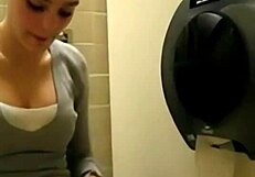 watch mature mommy squirt orgasm on toilet after quick pussy massage 💦😩