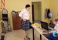 regina noir stretches yoga in office flashing tight pussy close up