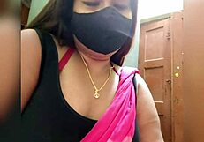 desi mommy bhabi teases with indian curves 😘