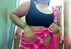 desi mommy bhabi teases with indian curves 😘