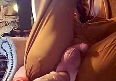 damn that fine ass tranny slamming huge dildo deep 😍🍑