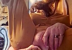 damn that fine ass tranny slamming huge dildo deep 😍🍑