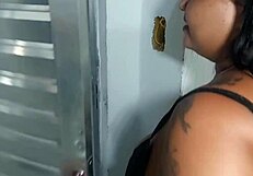 Meu cunhado pauzudo me fodeu forte enquanto marido trabalha