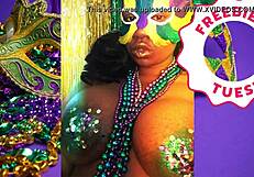 Jessica Grabbit flashes her huge natural tits at Mardi Gras!!