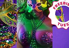 Jessica Grabbit flashes her huge natural tits at Mardi Gras!!