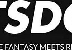 Lottie Magne and Freya Mayer share intimate kisses