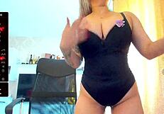 Big tits blonde model shakes sexy ass on webcam 😍🍑