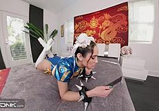 Will Latina Chun Li's Street Fighter Blowjob Win the Cosplay Fight? VR Pt 1