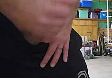 Elewis6 fingers her wet pussy solo on cam December 20